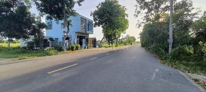 Bán siêu phẩm lô góc 2 mặt tiền đường nhựa lớn.