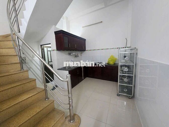 Nhà cho thuê nguyên căn mới sơn sửa .DT 4❌16 +1 lầu 2pn 2wc hẻm ô tô