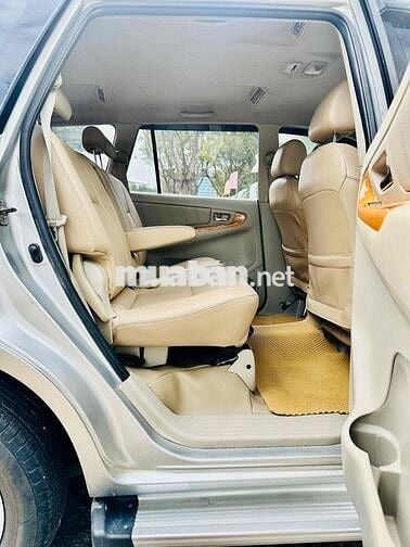 Toyota Innova tự động