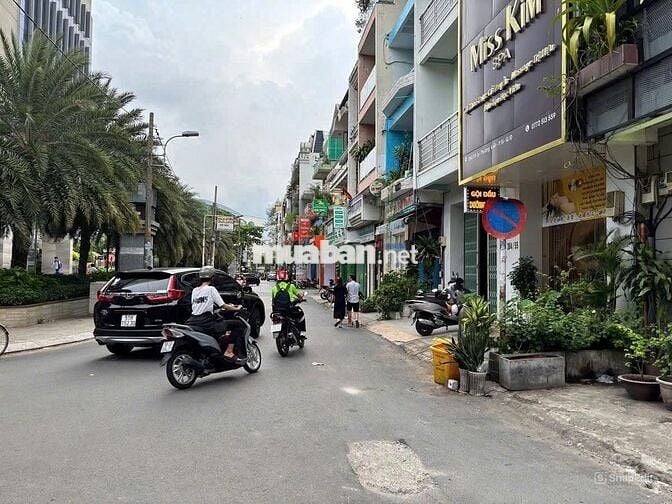 NHÀ ĐẸP, RỘNG. NGANG 5 x 20M. HẺM XE TẢI- 284 LÝ THƯỜNG KIỆT, P14, Q10