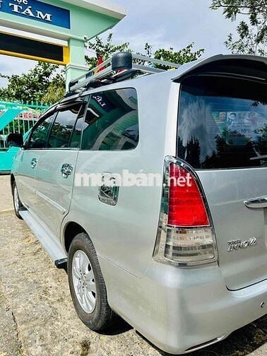 Toyota Innova tự động