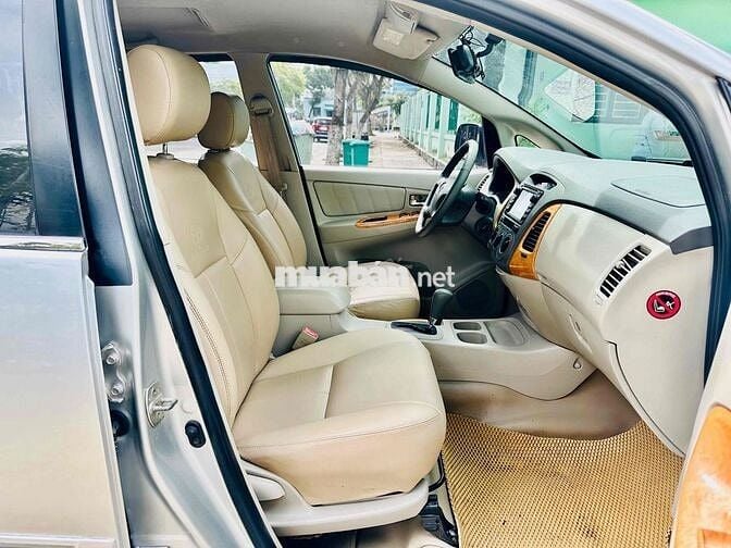 Toyota Innova tự động