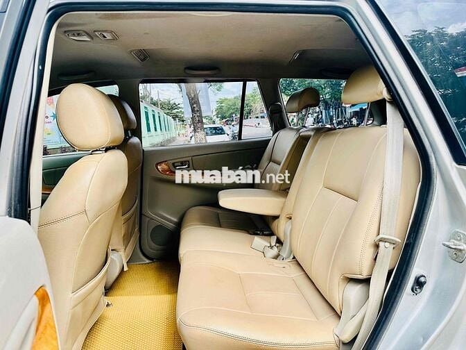 Toyota Innova tự động