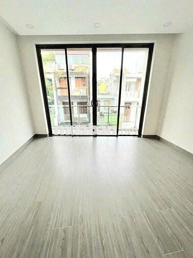 NHÀ ĐẸP, RỘNG. NGANG 5 x 20M. HẺM XE TẢI- 284 LÝ THƯỜNG KIỆT, P14, Q10