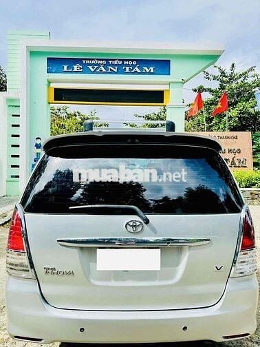 Toyota Innova tự động