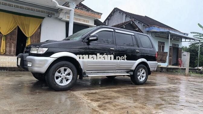 Isuzu hi lander 2004 màu đen 8chỗ ngồi