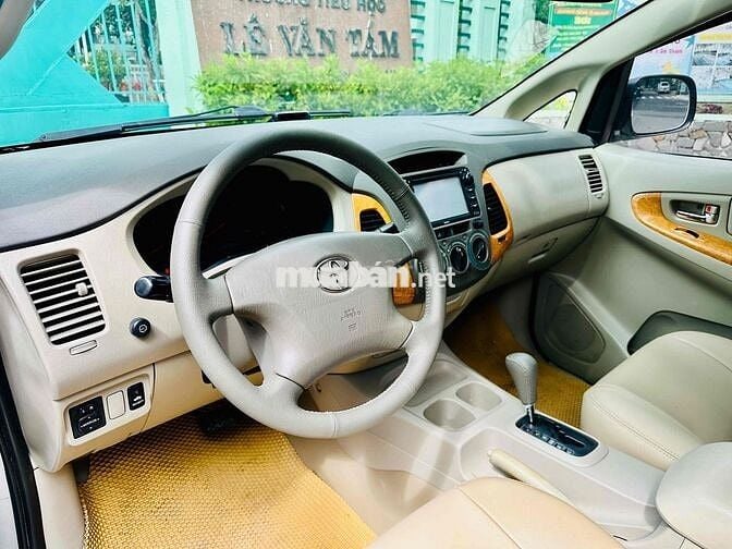 Toyota Innova tự động