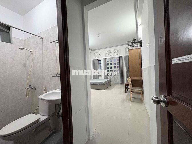 Cho Thuê Căn Hộ Studio Ban Công Thang Máy Full NT Ngay Bà Hạt Quận 10