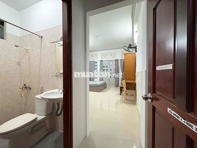 Cho Thuê Căn Hộ Studio Ban Công Thang Máy Full NT Ngay Bà Hạt Quận 10