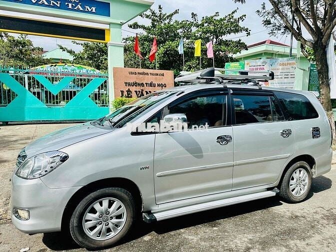 Toyota Innova tự động