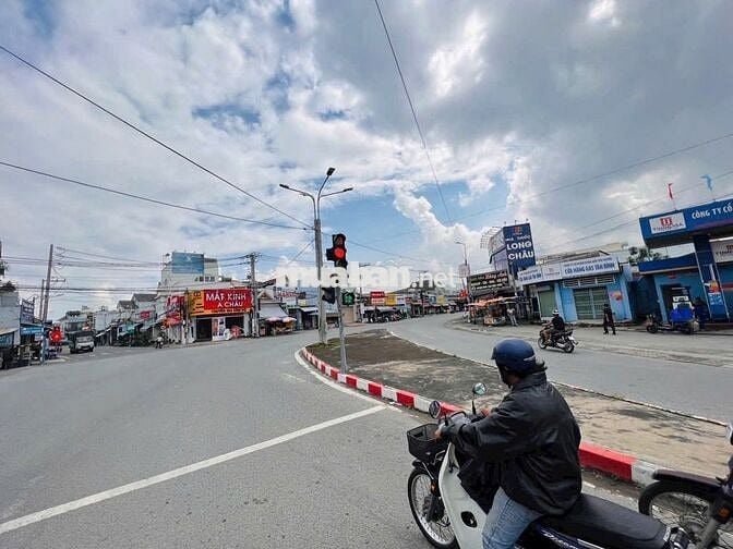 CẦN BÁN NGAY 2 LÔ LIỀN KỀ 3 MẶT TIỀN LIỀN KỀ ĐẸP NHẤT PHƯỜNG TÂN TRIỀU