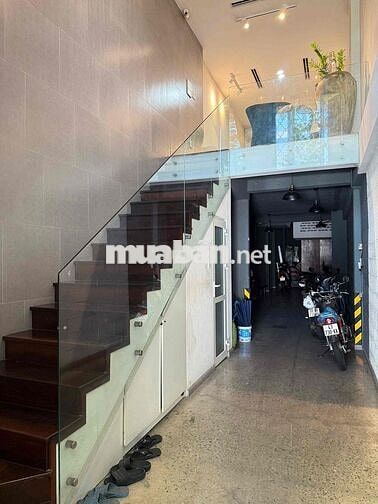 "Chủ Nhà Định Cư Nước Ngoài - Đặt Biệt Nhà Này Của Kiến Trúc Nên Thiết