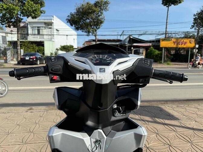 Vario 125 2018 bạc poscher