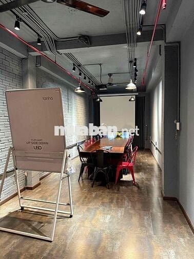 "Chủ Nhà Định Cư Nước Ngoài - Đặt Biệt Nhà Này Của Kiến Trúc Nên Thiết