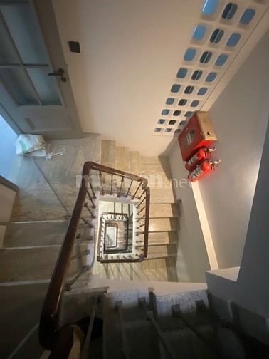 Cho thuê nhà mới mặt phố Hai Bà Trưng 80m² x 4T, Mặt tiền 6m, có hầm