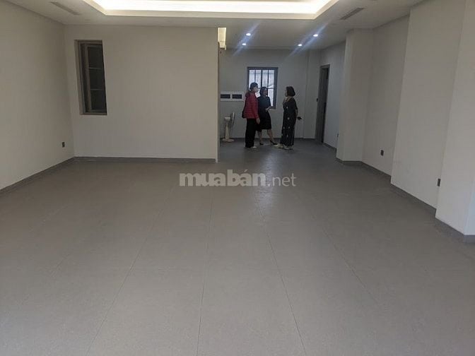 Cho thuê nhà mới mặt phố Hai Bà Trưng 80m² x 4T, Mặt tiền 6m, có hầm