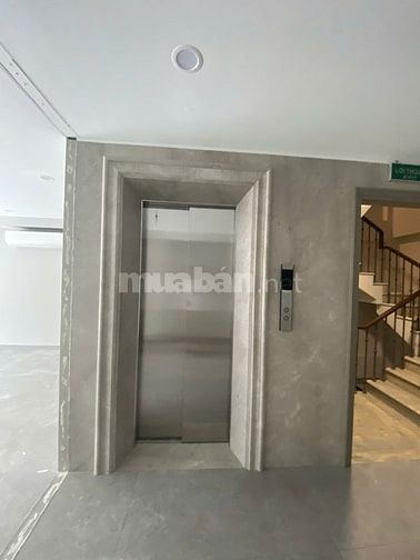 Cho thuê nhà mới mặt phố Hai Bà Trưng 80m² x 4T, Mặt tiền 6m, có hầm