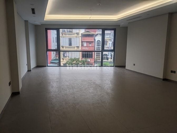 Cho thuê nhà mới mặt phố Hai Bà Trưng 80m² x 4T, Mặt tiền 6m, có hầm