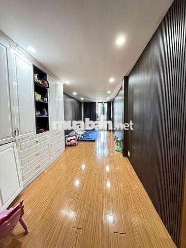 "Chủ Nhà Định Cư Nước Ngoài - Đặt Biệt Nhà Này Của Kiến Trúc Nên Thiết