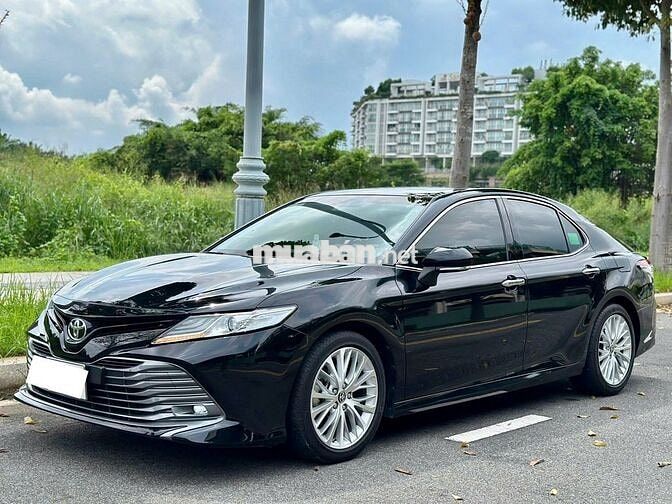 Toyota Camry 2020 2.5Q - 25.000km 1 chủ từ đầu