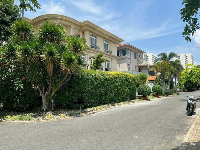 Cho thuê Biệt thự Khu Cảnh đồi giá 120tr nhà đẹp xuất sắc PMH 