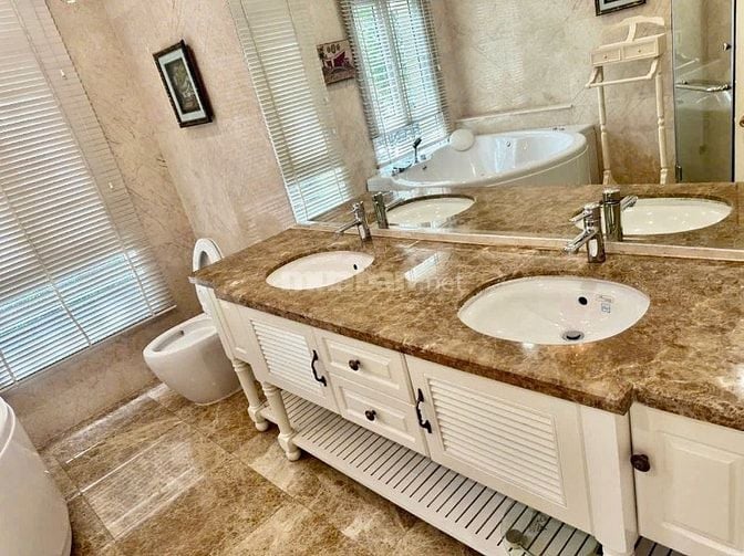 Cho thuê Biệt thự Khu Cảnh đồi giá 120tr nhà đẹp xuất sắc PMH 