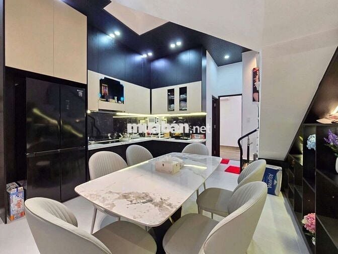 Bán nhà 3 tầng 3 mê kiệt Hoàng Diệu