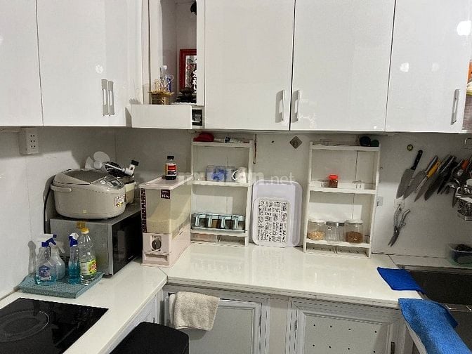 DO ĐI ĐỊNH CƯ NƯỚC NGOÀI NÊN CẦN RA ĐI CĂN HỘ CHUNG CƯ TẦNG TRỆT Q1