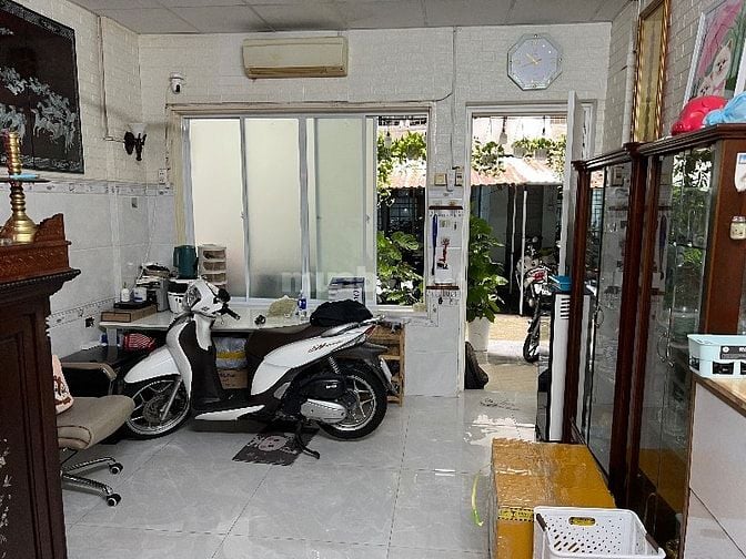 DO ĐI ĐỊNH CƯ NƯỚC NGOÀI NÊN CẦN RA ĐI CĂN HỘ CHUNG CƯ TẦNG TRỆT Q1