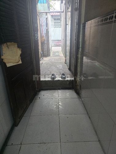 Cho thuê nhà Quận 4 hẻm nhỏ 15m2, diện tích sử dụng 30m2