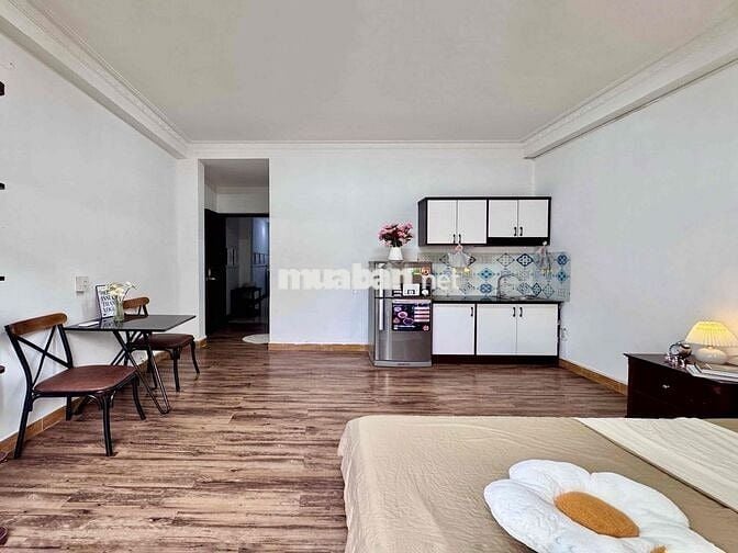 🏡Căn hộ full nội thất rộng có ban công lớn khu CV Hoàng Văn Thụ