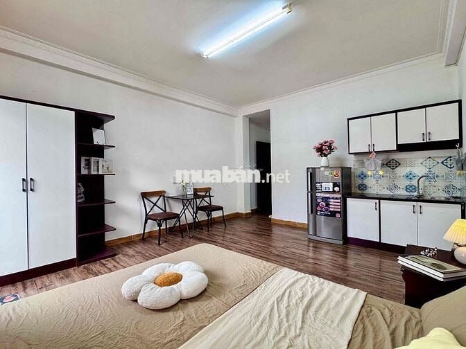 🏡Căn hộ full nội thất rộng có ban công lớn khu CV Hoàng Văn Thụ