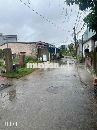 Mộc sơn 3 dt 80m ngang 5,57m nở hậu 5,8m. Khu dân cư hiện hữu.