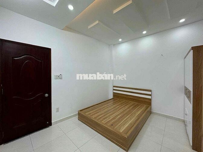 PHÒNG STUDIO - CỬA SỔ - FULL NỘI THẤT