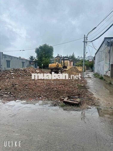 Mộc sơn 3 dt 80m ngang 5,57m nở hậu 5,8m. Khu dân cư hiện hữu.