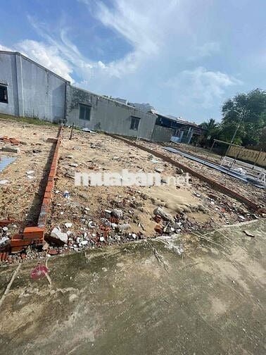 Mộc sơn 3 dt 80m ngang 5,57m nở hậu 5,8m. Khu dân cư hiện hữu.