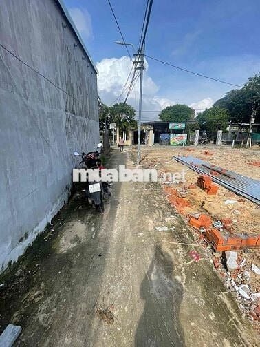 Mộc sơn 3 dt 80m ngang 5,57m nở hậu 5,8m. Khu dân cư hiện hữu.