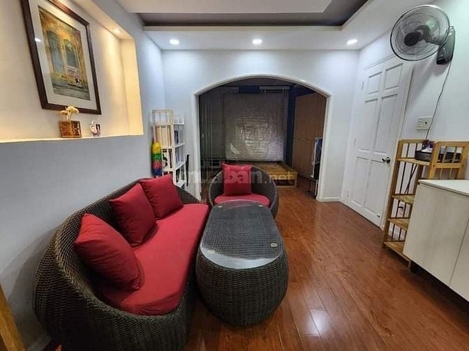 Kẹt tiền bán gấp nhà Nguyễn Trãi. Phường 2. Quận 5. Giá 3 tỷ 990.