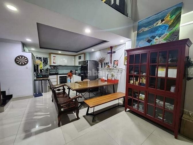 Kẹt tiền bán gấp nhà Nguyễn Trãi. Phường 2. Quận 5. Giá 3 tỷ 990.