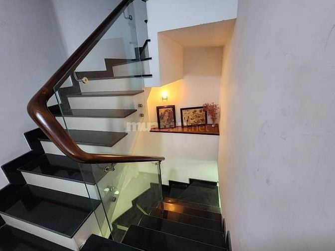 Kẹt tiền bán gấp nhà Nguyễn Trãi. Phường 2. Quận 5. Giá 3 tỷ 990.