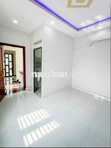 PHÒNG STUDIO CỬA SỔ ĐÓN NẮNG GIÁ RẺ
