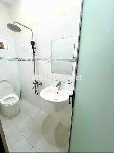 PHÒNG STUDIO CỬA SỔ ĐÓN NẮNG GIÁ RẺ