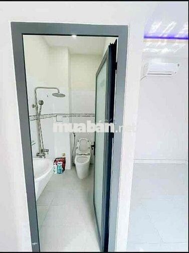 PHÒNG STUDIO CỬA SỔ ĐÓN NẮNG GIÁ RẺ