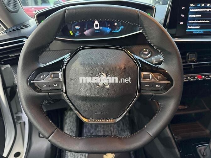 Peugeot 2008 2024 GT Line 1.2 AT - 3600 km