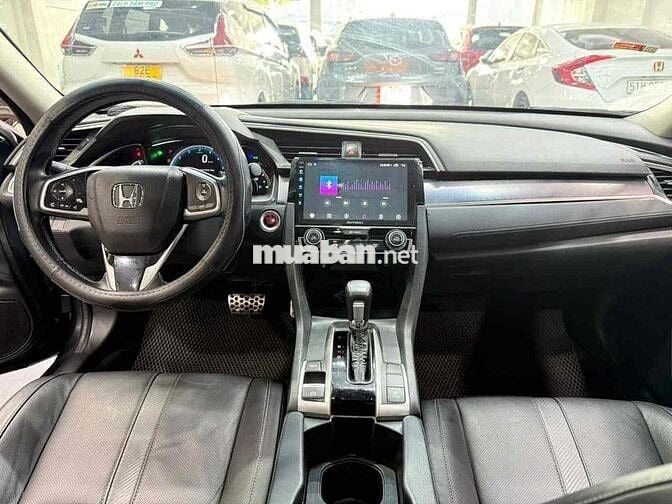 Honda Civic 2017 1.5L Vtec Turbo - 82000 km