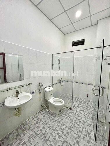 NHÀ MƠI HẺM XE TẢI 354/ PHAN VĂN TRỊ - DÀI 20m CÓ SÂN XE RỘNG RÃI