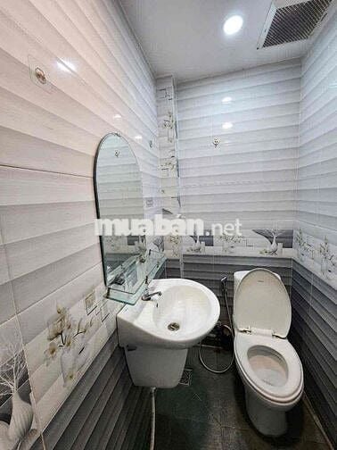 Cho thuê dạng nhà nguyên căn ngay cầu chữ Y 1 phòng ngủ + gác + phòng