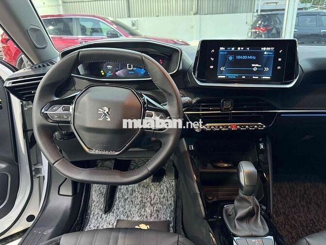 Peugeot 2008 2024 GT Line 1.2 AT - 3600 km