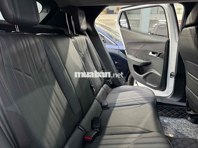 Peugeot 2008 2024 GT Line 1.2 AT - 3600 km