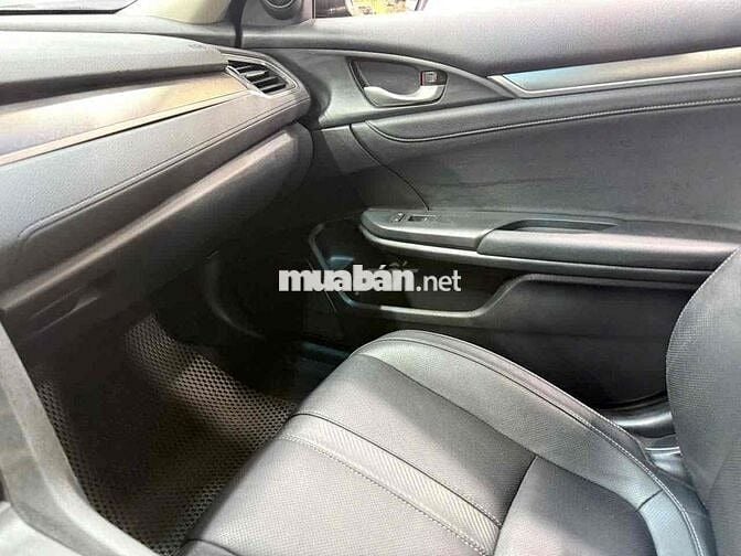 Honda Civic 2017 1.5L Vtec Turbo - 82000 km